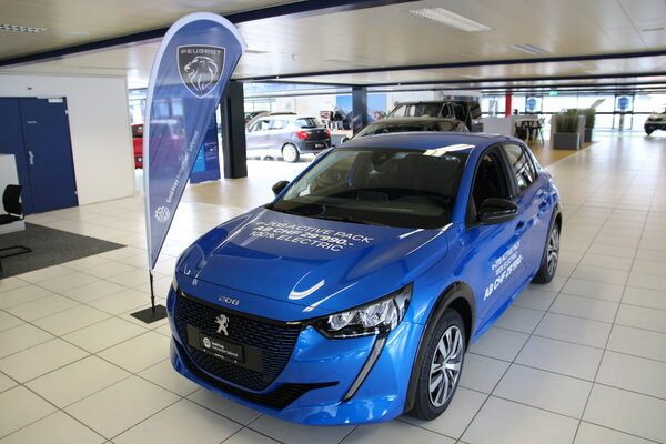 Peugeot e-208