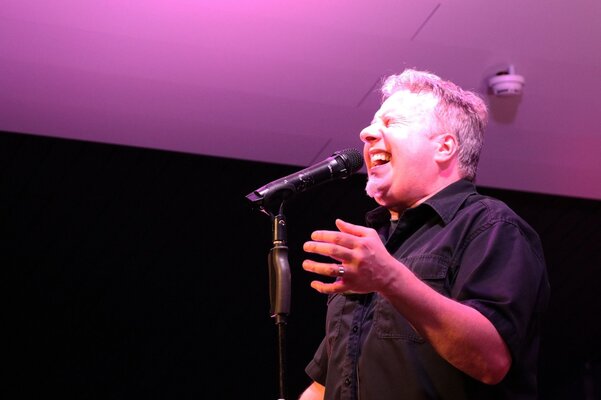 adu-rockt-live-on-stage-1